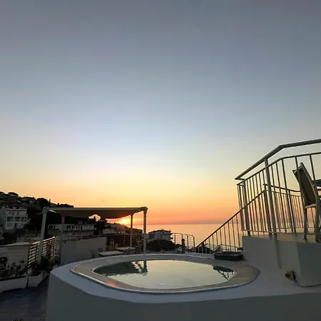 Bue Marino Hotel & Rooftop Bar-2