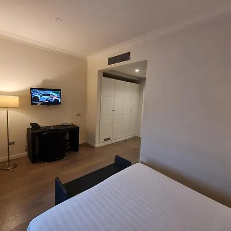 Tag Hotel-3