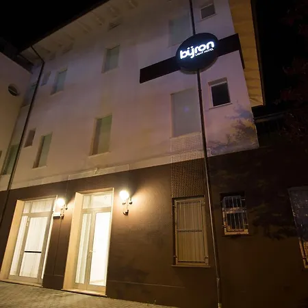 Hotel Byron solo per giovani-3