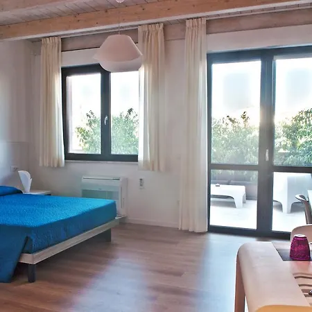 Four Rooms Guesthouse-3