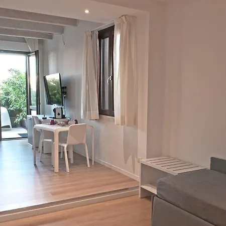 Four Rooms Guesthouse-2