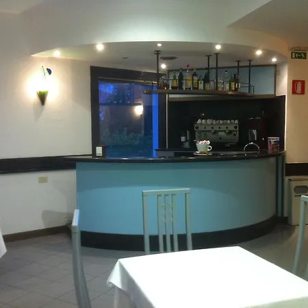 Hotel Riviera 3 Stelle con piscina estiva gratuita e garage a pagamento-3