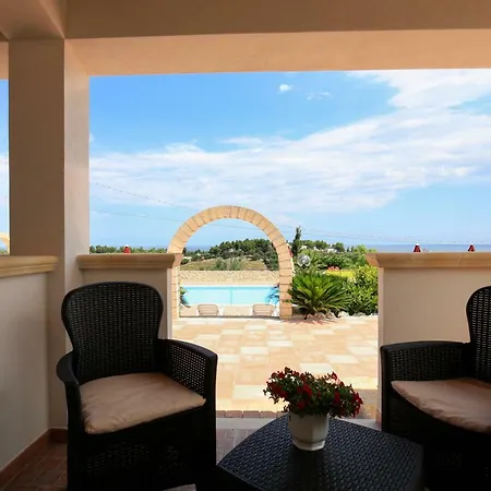 B&B Hibiscus-2
