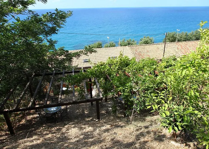 Villa Casa del Faro A  Cefalù