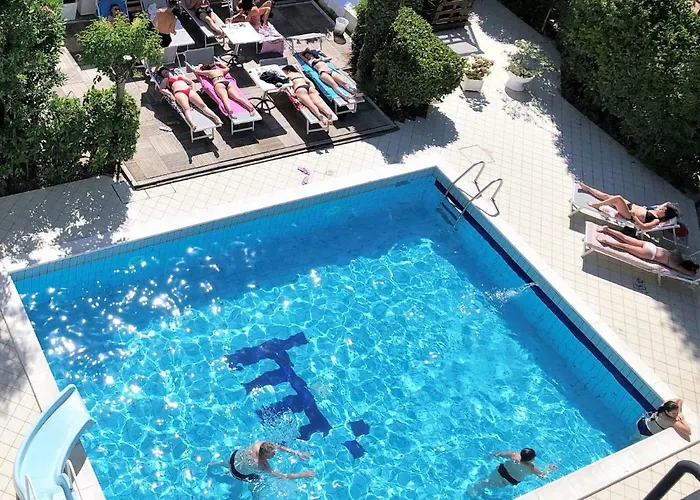 Hotel sul MareMarzia Con Piscina