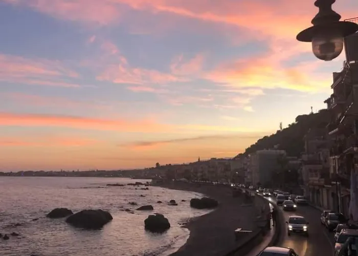 Hostel Beach House Giardini Naxos