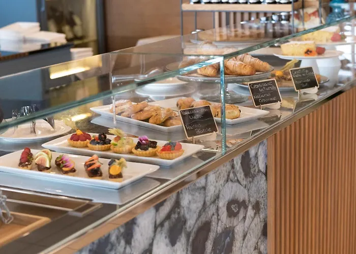 Hotel sul MareKiss Beachfront & Restaurant