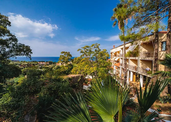 Alberi Del Paradiso Cefalù