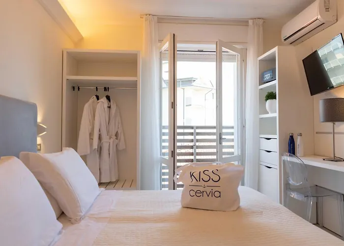 Hotel sul MareKiss Beachfront & Restaurant