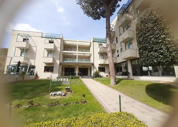 Hotel Flora Marina Di Bibbona