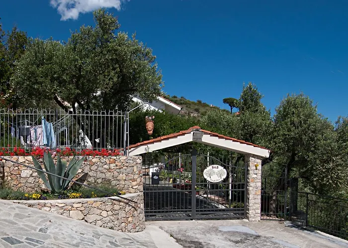Bed and Breakfast Tra Gli Ulivi Pietra Ligure