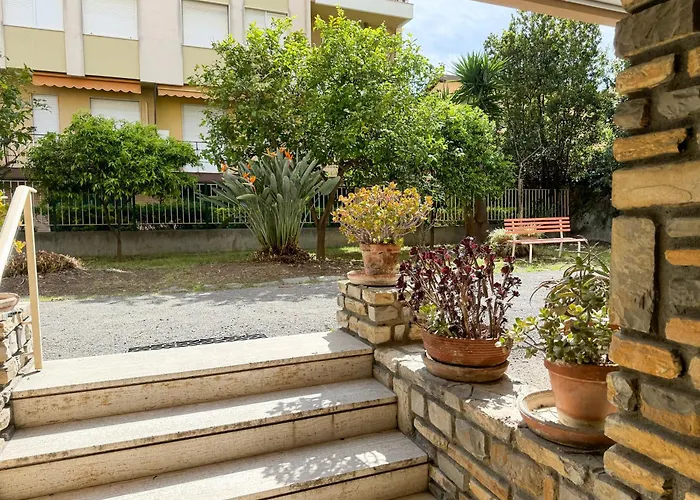 Hotel Casa Febo, in centro con parcheggio privato a 200 mt dal mare Bordighera