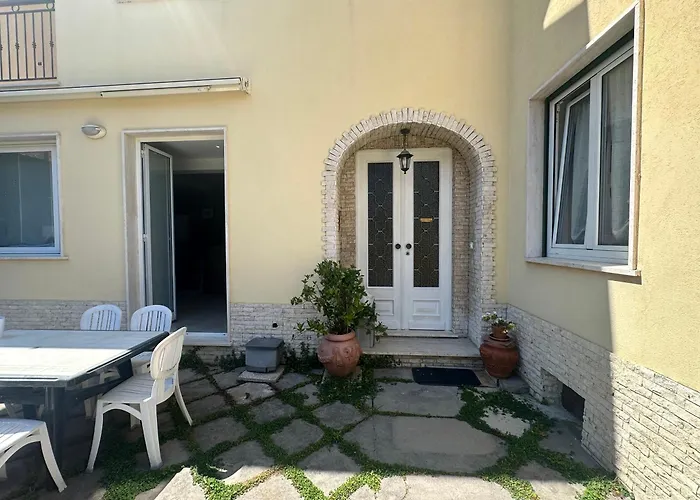 Villa Marcellina - Piazza San Giovanni, Giardino Privato, Jacuzzi, Barbecue e Parcheggio Privato Loano