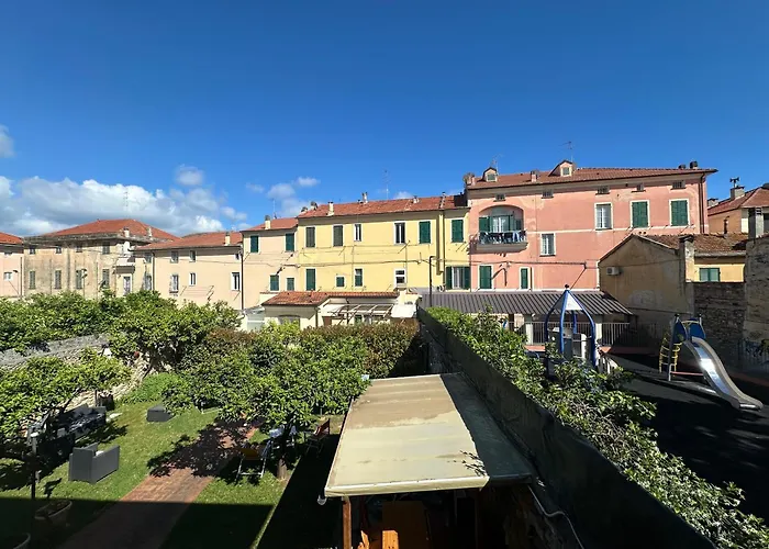 Villa Marcellina - Piazza San Giovanni, Giardino Privato, Jacuzzi, Barbecue e Parcheggio Privato Loano