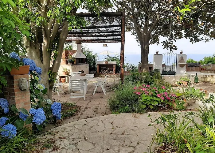 Villa GIARDINO BLU OLTREMARE - exlusive garden Procida