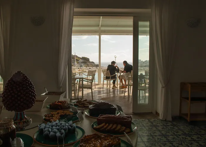 Hotel Chiaia Di Luna