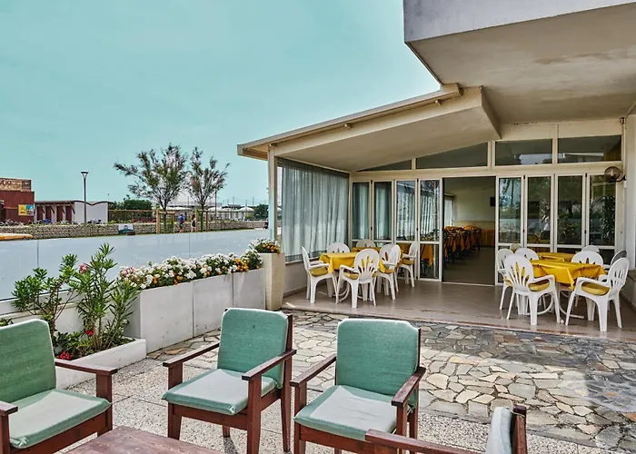 Hotel Caesar B&B Fronte Mare in Centro di Milano Marittima