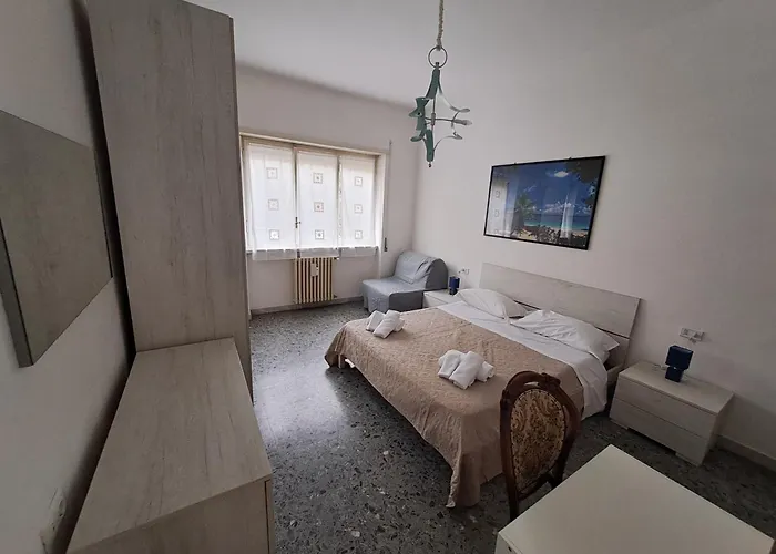 Gold Sunshine srls Guest House o Affittacamere Lido di Ostia