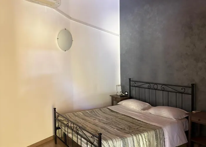 Samarcanda Hotel & Parking Di Parmigiani Silvia Civitavecchia