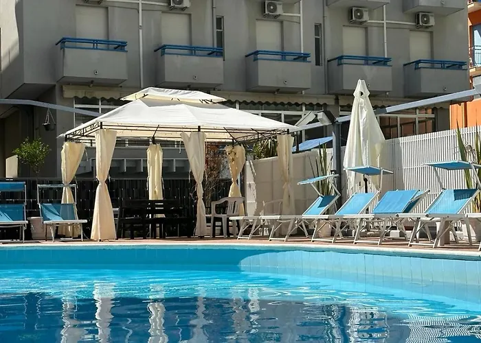 Hotel Arena Con Piscina Cattolica