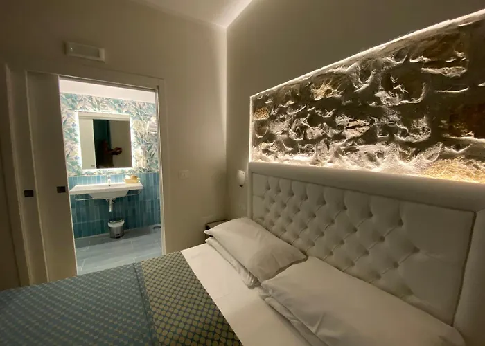 Cinquestelle Albergo del centro storico Palinuro